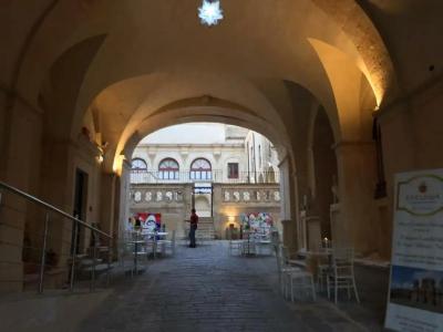 Landolina Palace - 16