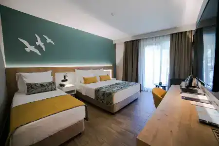 Sailor's Beach Club - 11