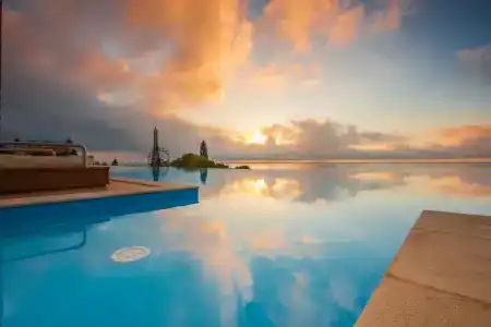 International Casino & Tower Suites - 8