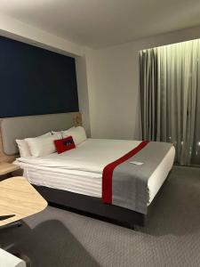 Holiday Inn Express - 25