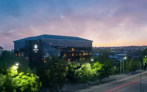 DoubleTree by Hilton - 4