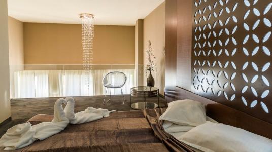 Cosmopolitan & Wellness - 35