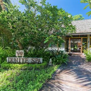 Meeru Island Resort & Spa - 38