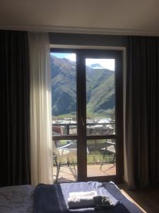 Sunshine Kazbegi - 9