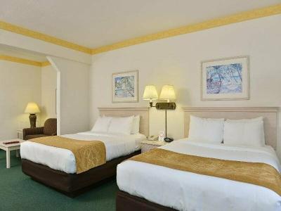 Comfort Suites Maingate East - 35