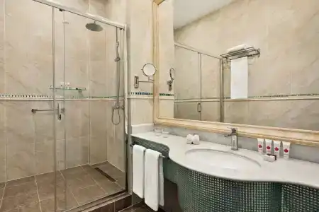 Ramada by Wyndham - 26