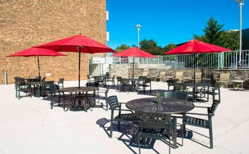 DoubleTree by Hilton Raleigh Brownstone University - 15