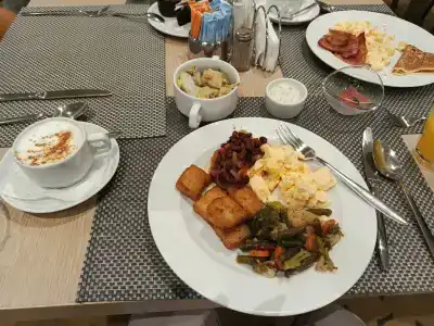 Holiday Inn, an IHG - 34