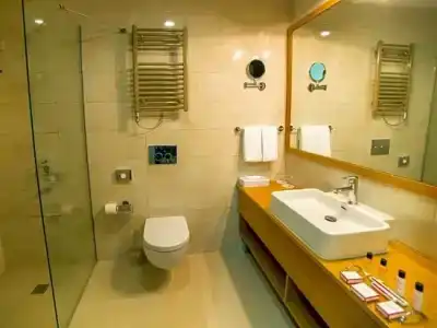 Ramada by Wyndham - 35