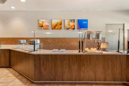 Comfort Suites Maingate East - 27