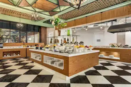 Ramada by Wyndham - 24