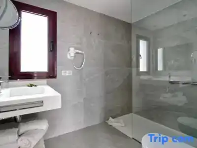 Broncemar Beach Suites - 1