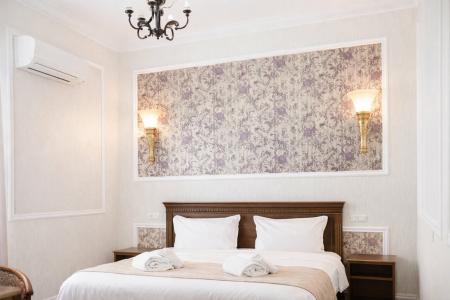 Royal Renaissance - 18