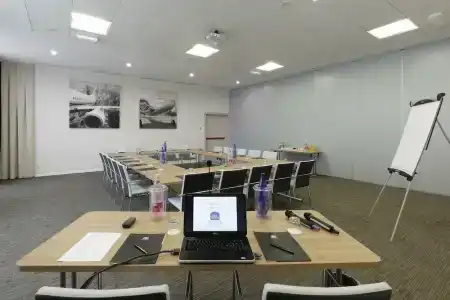 Best Western Premier CHC Airport - 8