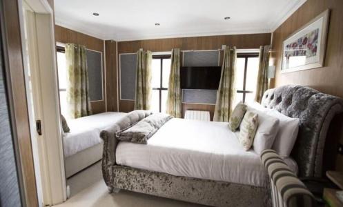 Cheshire Central London - 11