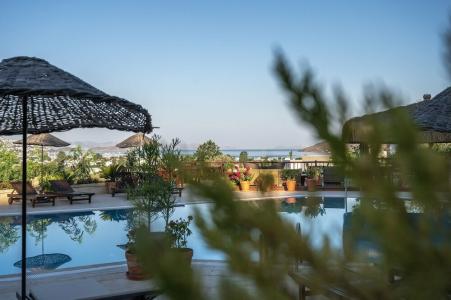 4Reasons + Bistro | 12+ - 39