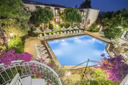 Moonshine & Suites - 18