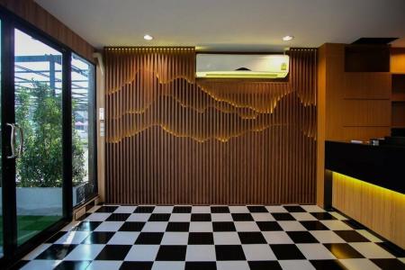 The O-Zone Airport Inn - 13