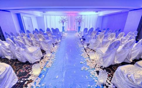 DoubleTree by Hilton Raleigh Brownstone University - 11