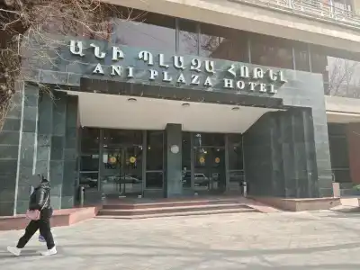 Ani Plaza - 12