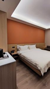 Bishkek Crystal Luxury Smart (Ala-Too Square Branch) - 18