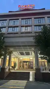 Ramada by Wyndham - 3