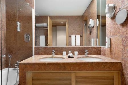 Ramada by Wyndham Lisbon - 9