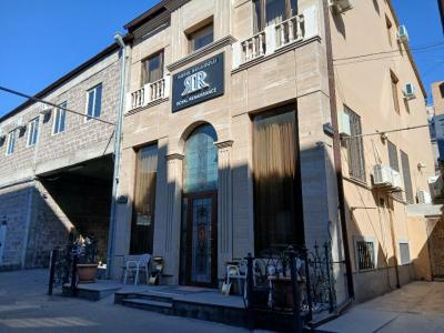 Royal Renaissance - 36