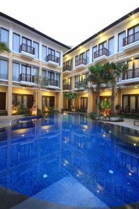 Suris Boutique - 18