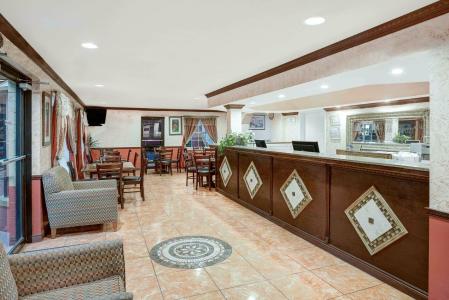 Howard Johnson by Wyndham Ft. Myers FL - 23
