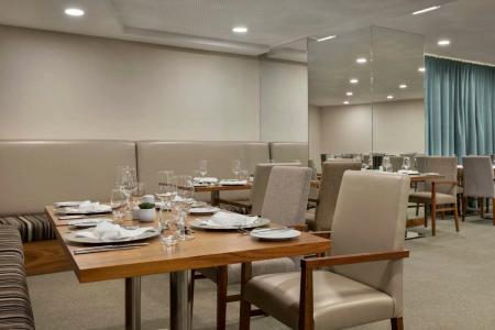 Ramada by Wyndham Lisbon - 38