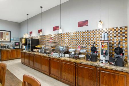 Best Western Plus Hobby Airport Inn Suites - 24