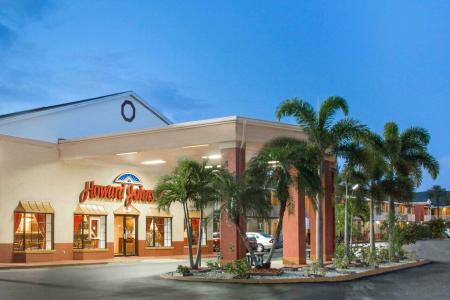 Howard Johnson by Wyndham Ft. Myers FL - 8