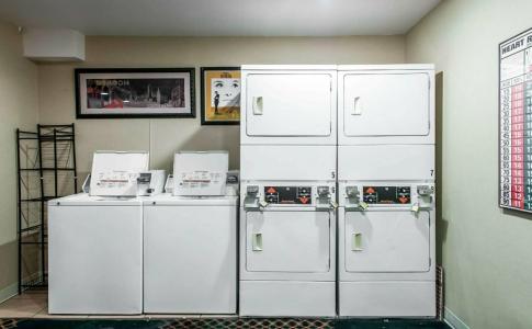 Rodeway Inn East - 8