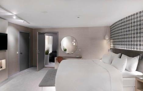 Radisson Blu Royal, - 12