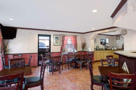 Howard Johnson by Wyndham Ft. Myers FL - 21
