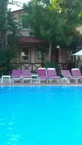 Moonshine & Suites - 9