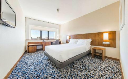 Ramada by Wyndham Lisbon - 19