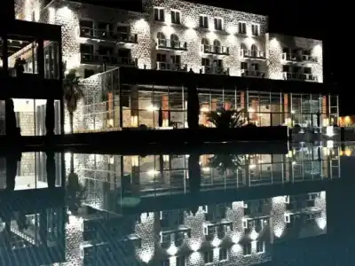 Avala Resort & Villas - 1