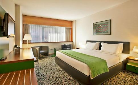 Ramada by Wyndham Lisbon - 15