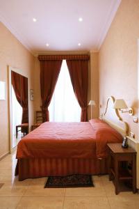 Roman Terrace - 23