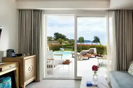 Alexandra Elegance Bridging Generations - 7