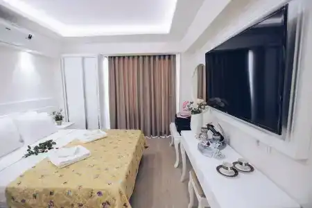 Princess Kinli Suites - 21
