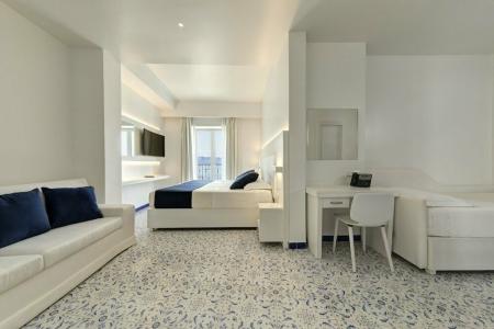 Lloyd's Baia - 29