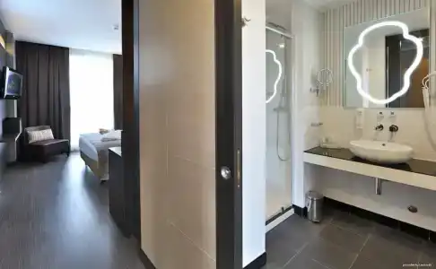 Best Western Premier CHC Airport - 48