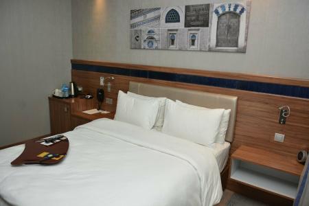 Hampton by Hilton - 33