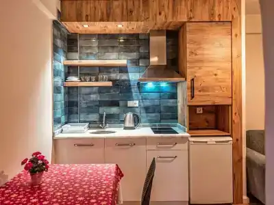 Bella Rose Apart, - 8