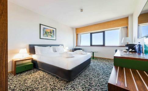 Ramada by Wyndham Lisbon - 20