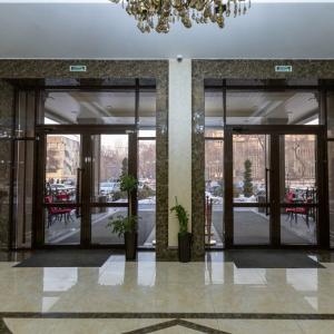 Plaza - 42
