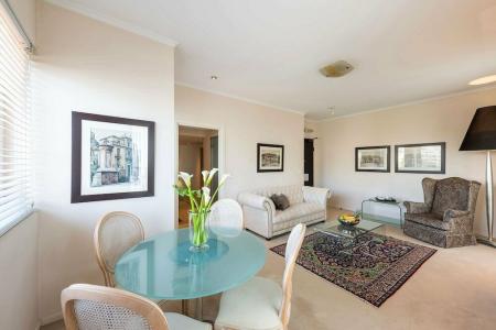 Best Western Plus Embassy - 8